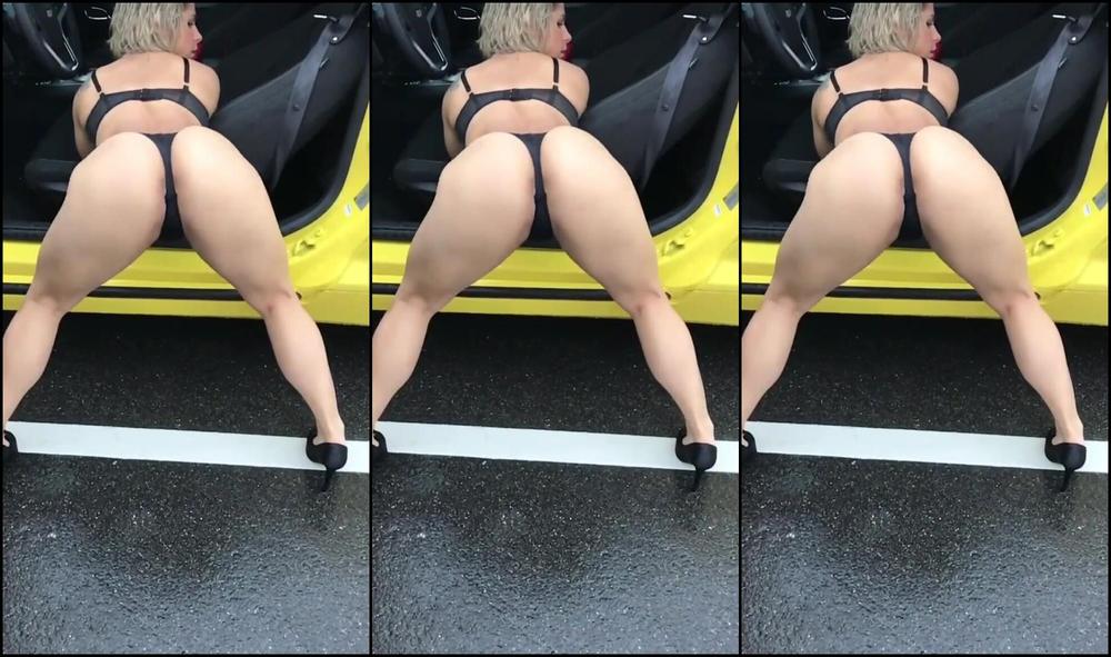 Crystina Rossi Twerking