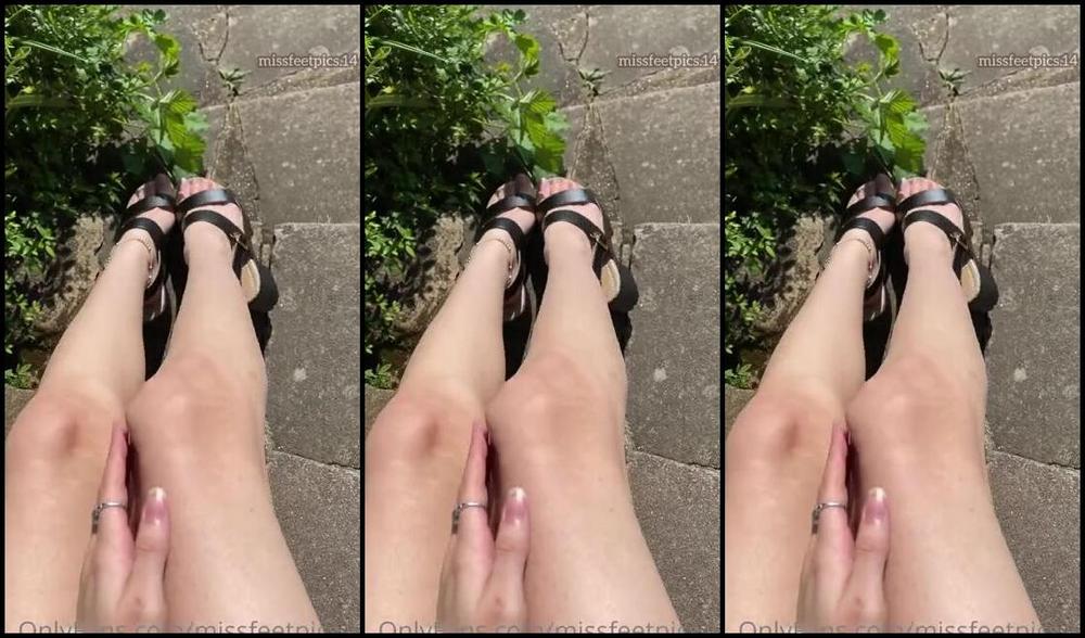 Alia Lizza Nicknamed Missfeetpics14 Onlyfans What Do You Think Of My New Sandals And Nail Colour