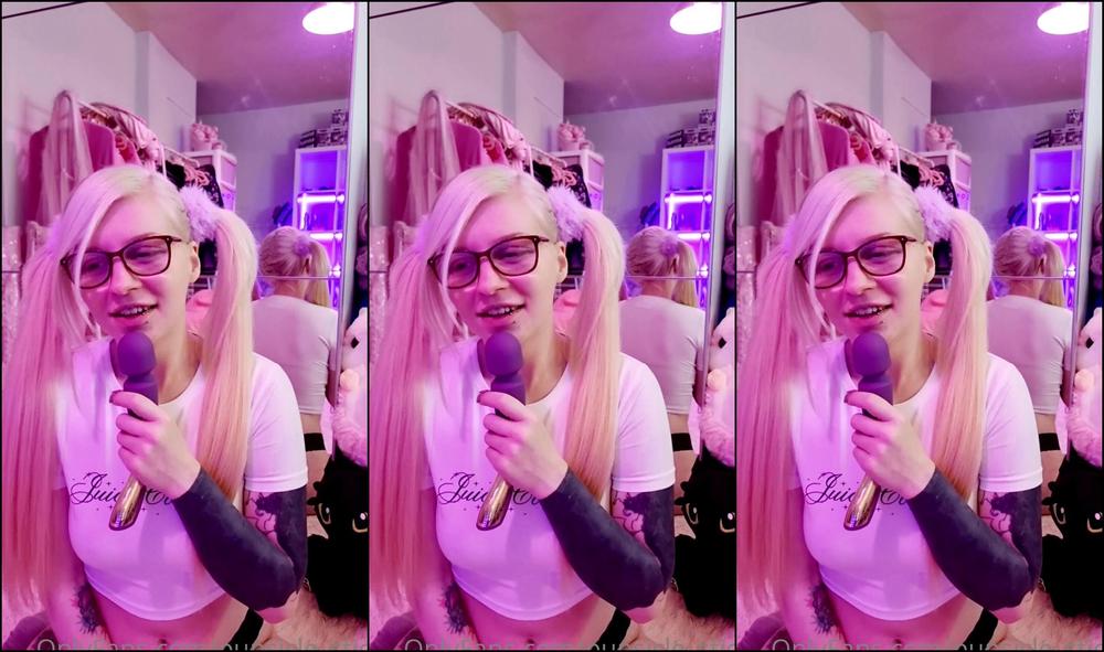 pupsicle-stick-04-05-2021-2100899432-....-just-watch-the-video-and-my-first-editing-job-so-sorry-if-the-zoom-ins-are-a-bi