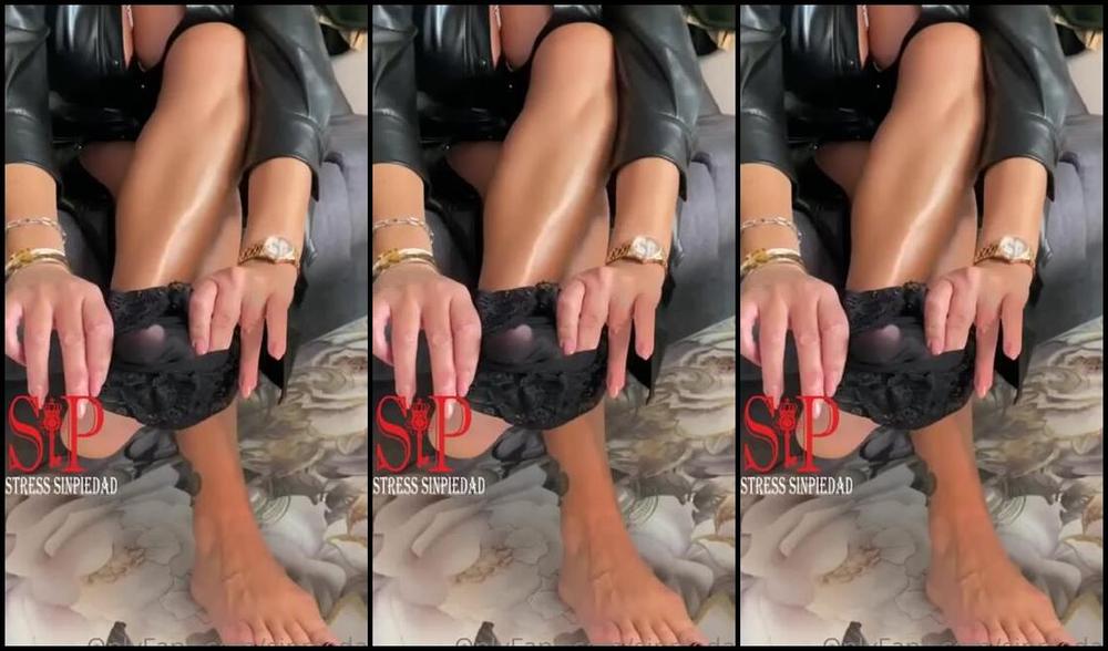 Mistress Sinpiedad Nicknamed Sinpiedad Onlyfans Must Worship My Nylons And Feet When Youll Be In Front Of Me Be Attention 6R