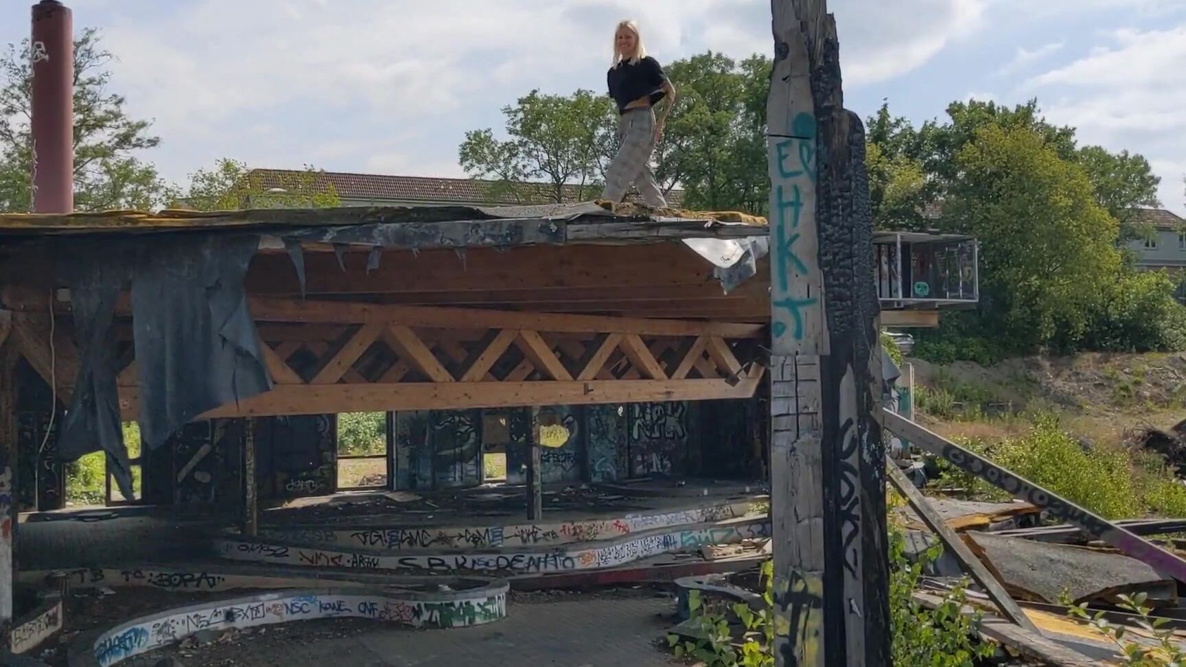 Toussik Risky public fucking Exploring an abandoned water park Pornhub