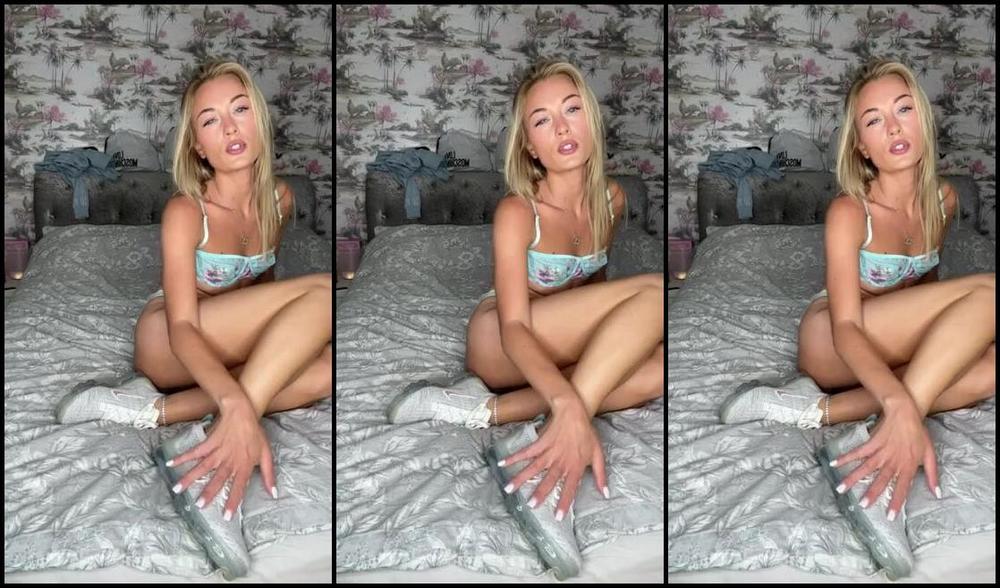 Lorraine Edwards Aka Lorraineedwards91 Onlyfans Sweaty Workout Trainers Barefoot