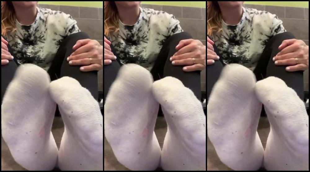 Beautyandthefeet13 Onlyfans We Sneak Into The Gym Bathroom To Have Some Fun For My Foot Stink Lovers