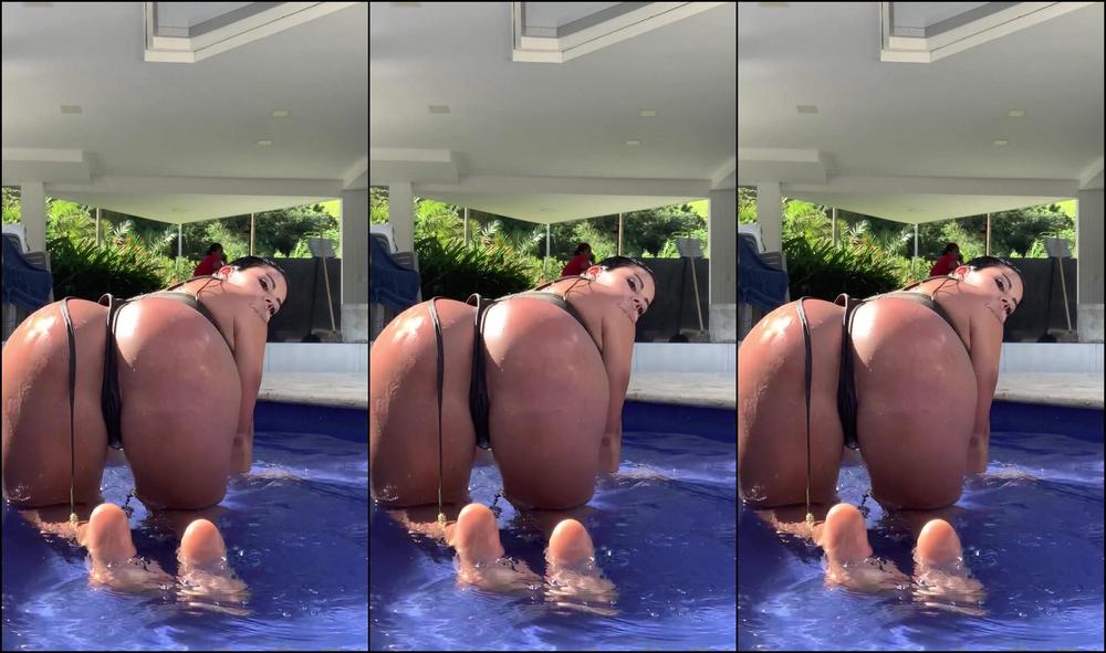 Steffymoreno A Striptease In The Pool Surrounded By My Friends And The Housekeeper Was On The Kitchen V