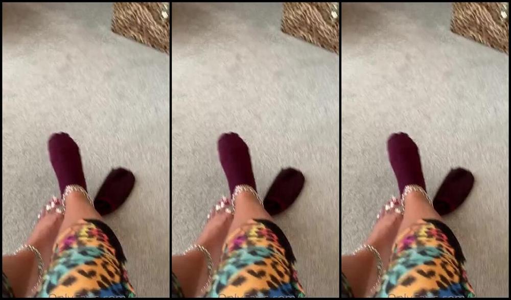 Killersexyfeets Nicknamed Killerkell Onlyfans Sweaty Sock Peel After A 5 Mile Long Hot Walk Mmmmm Sweaty