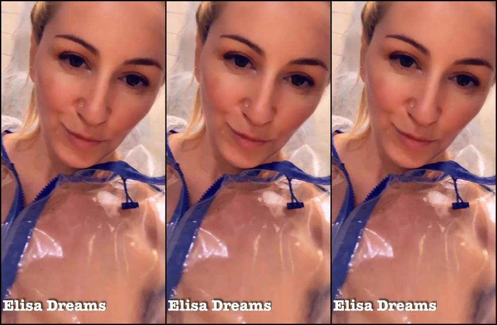 Having Fun To The Fitting Room In A