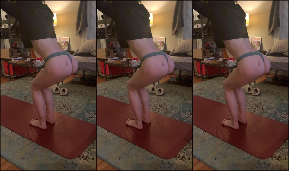 sonia-sparrow-24-02-2021-2039709267-wait-what-you-re-telling-me-you-don-t-stretch-in-a-thong-also-i-was-trying-to