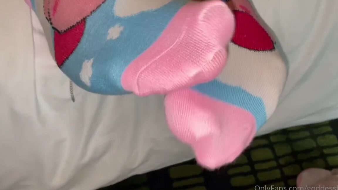 Fendi Feet Aka Goddessfendi Onlyfans Don T My Feet Look So Cute In These Adorable Socks If We Were Watching Tv I Know You Would Be Watchip