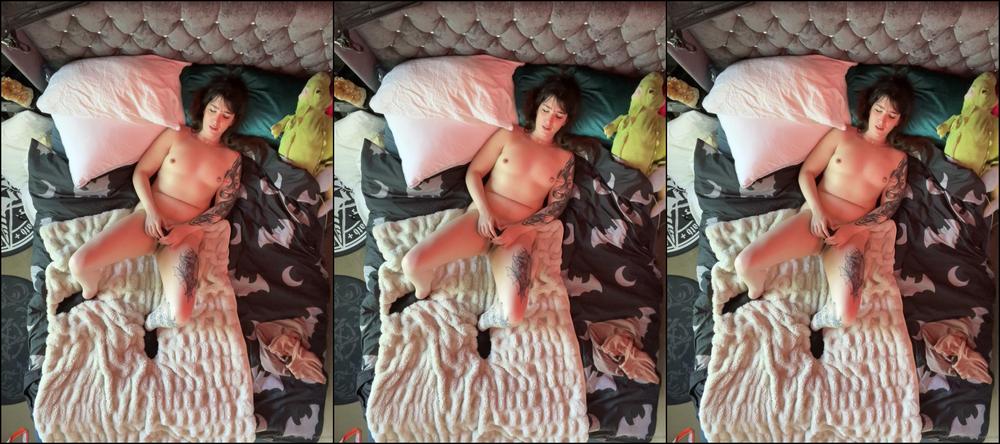 Amateuraussie Ceiling Camera Penguin Clit Sucker