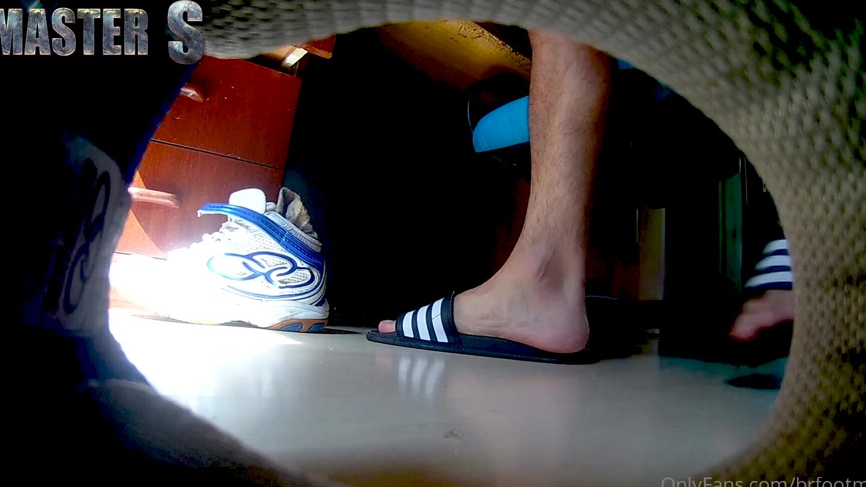 Brfootmodel 2102436574 05 06 2021 There S Something Inside My Shoes