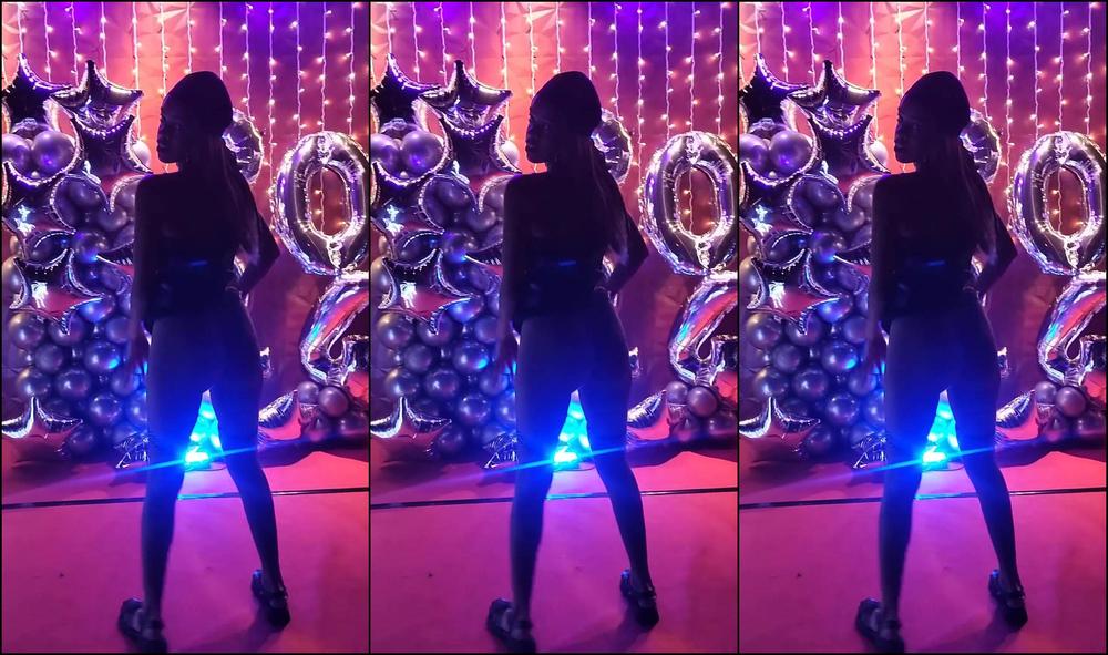 Prazernaomi 3146878071 01 02 2024 Bem Animada No Hall De Entrada Da Casa De Swing Antes De Come Ar A Distribuir Matando