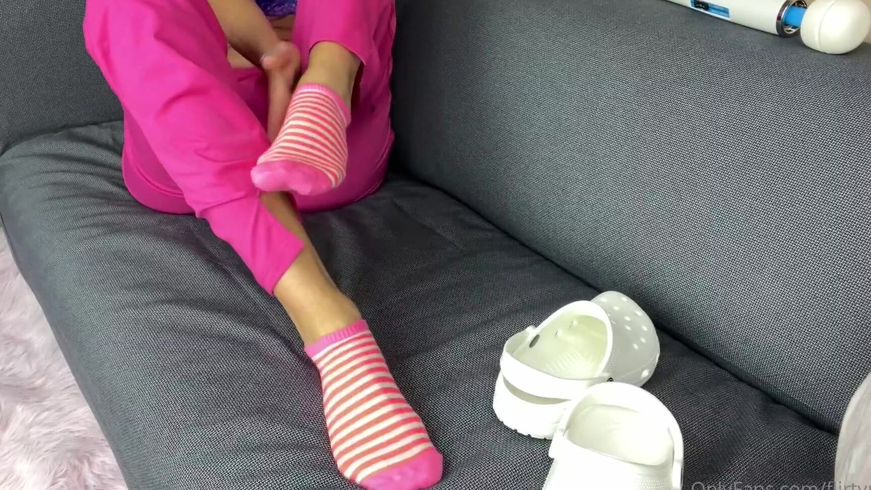 Flirtypaws Ngl First Thing I Do When I Get Off Work Is Masturbate Eyes On My Feet While I Do It