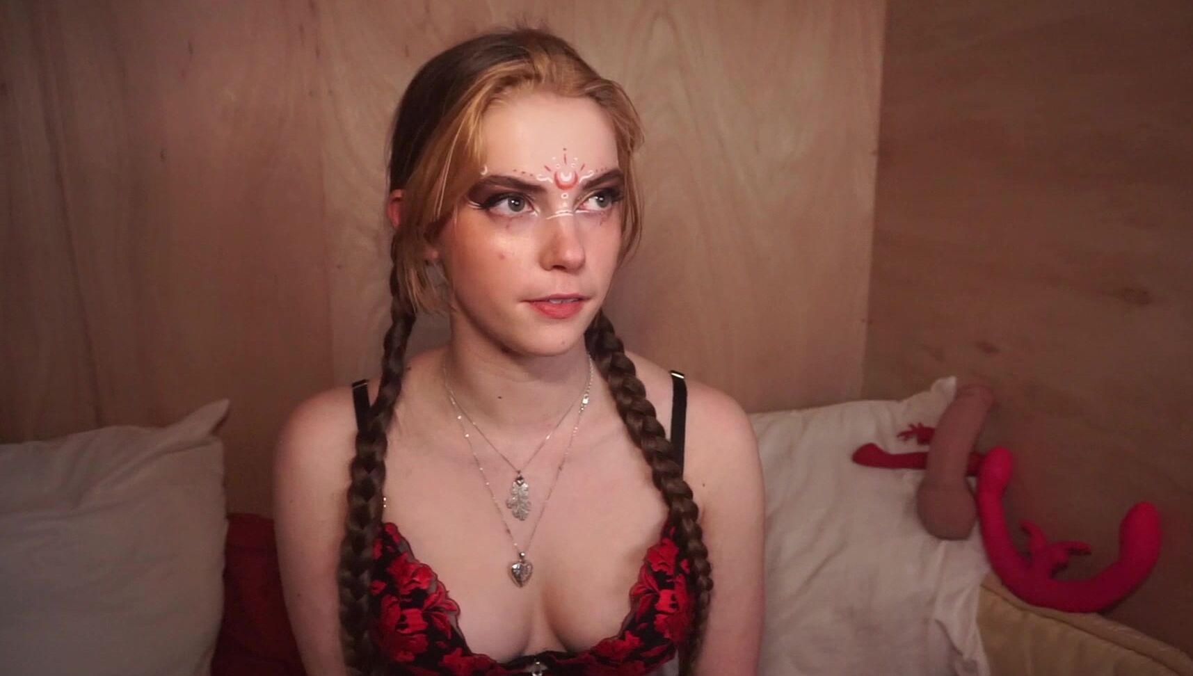 "LongHairLuna" ask me anything, live cams, smoking, solo masturbation, unboxing Stoner Reviews Chocolate Biscotti manyvids