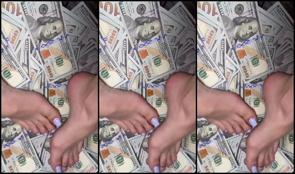 Nicholeivory Onlyfans Admire My Feet Being Covered With In Money As They Should
