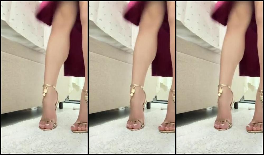 Enna 88 Onlyfans Quero Que Voc Olhe Depois De Aproxime Cheire Minhas Solas E Entre Os Dedos Beije Cada