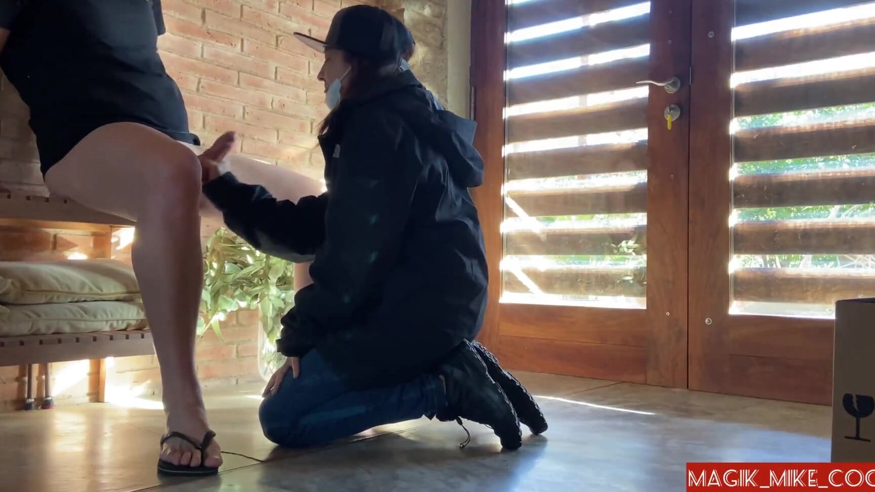 Mike s Magic Cock PART 2 - Perv cock flasher gets caught and fucks innocent delivery girl Pornhub