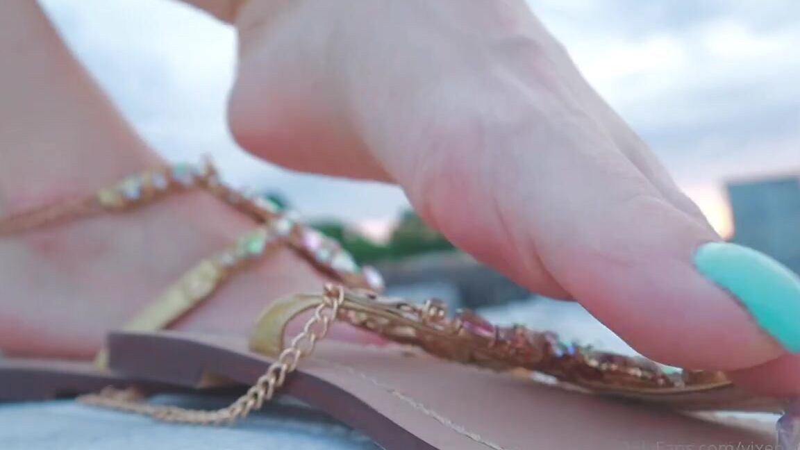 Vixenarches Onlyfans A Little More Foot Tease On The Roof