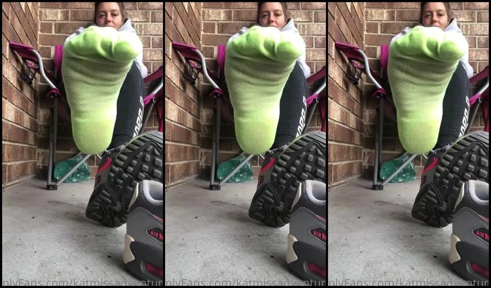 Adventuretoeskat Nicknamed Missadventuretoeskat Onlyfans Fall Is Here Hoodies Sneakers Leggings Uggs I Stay Cozy Gotta Keep Those Piggy S Warm