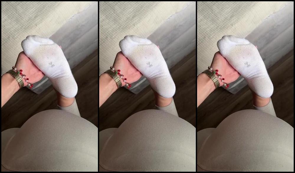 Barebylola Nicknamed Barebylola 07 11 2025 Onlyfans Video Start Your Weekend Right And Admire My Feet Just A Simple Moment Of Perfection For You