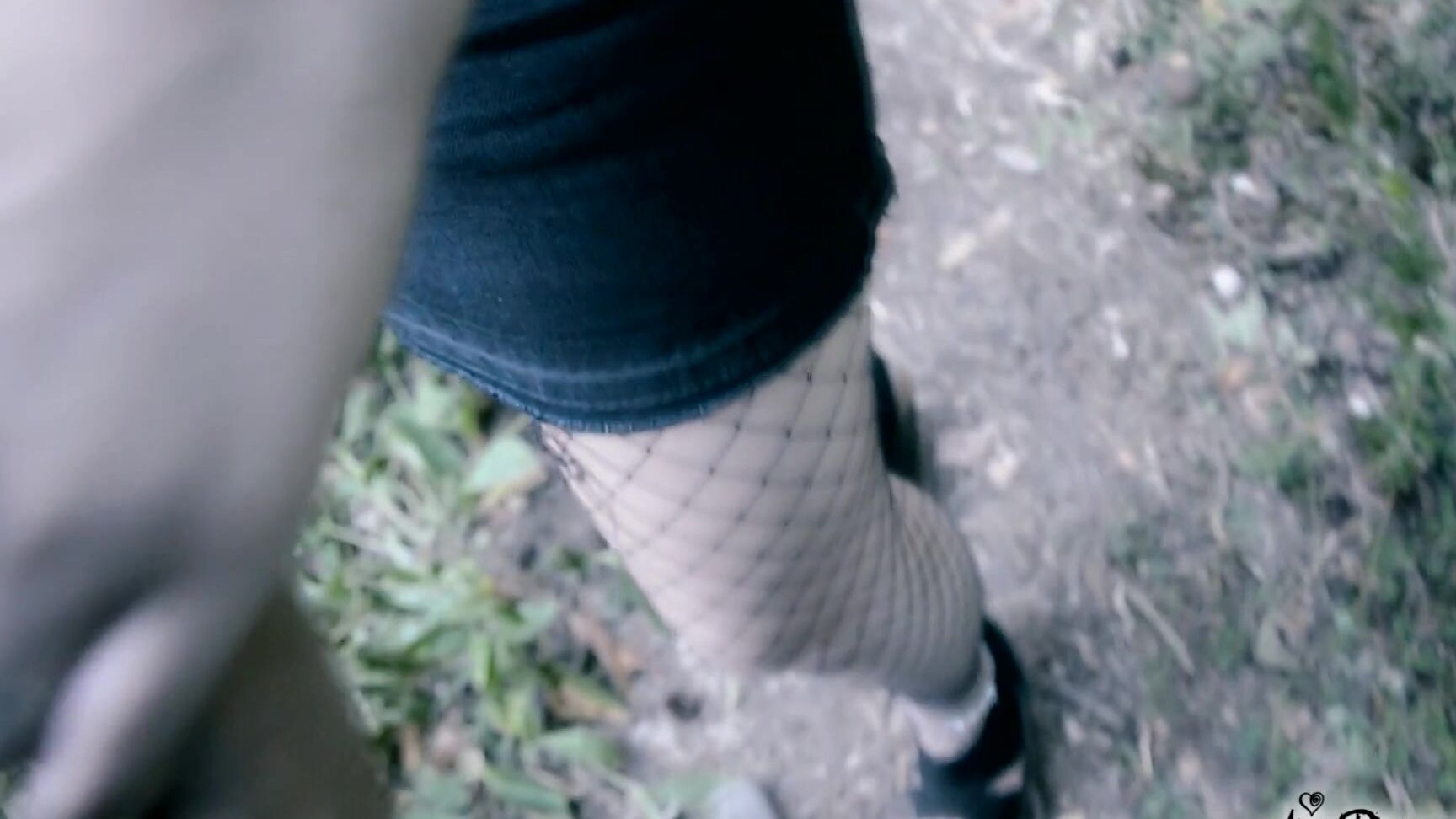 Anndarcy Goth Girl Takes Massive Cum Facial Outdoors