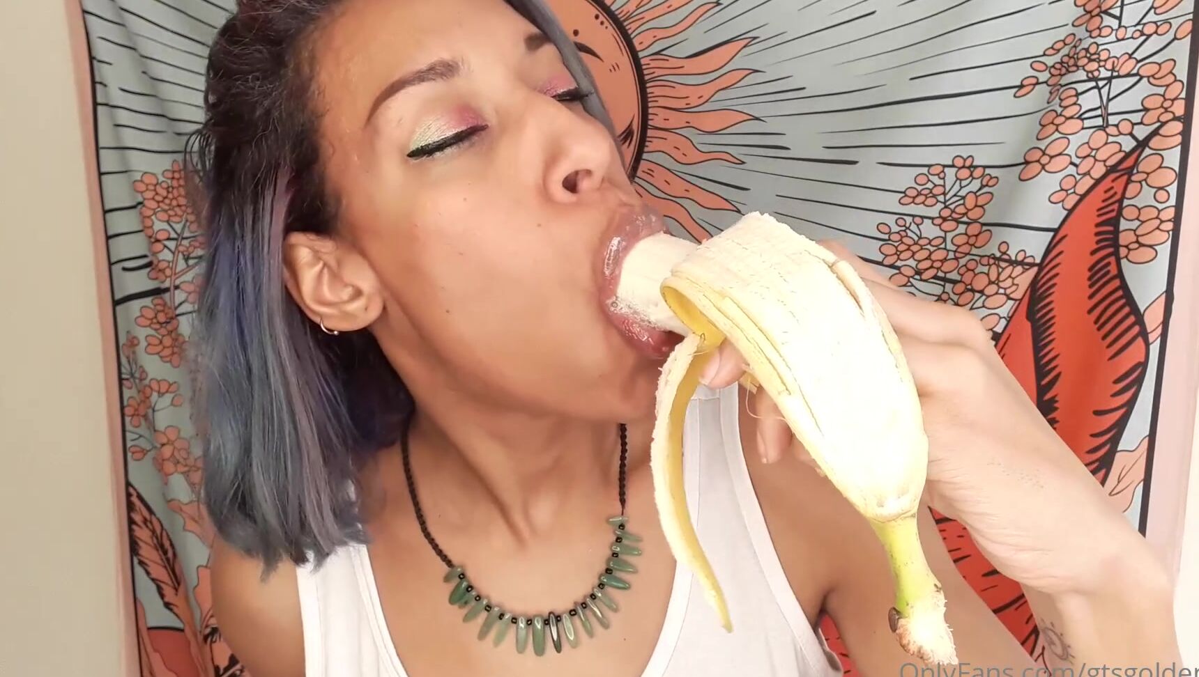 Gtsgoldenlace Suckin On This Banana Like It Was Your Cock Slurp