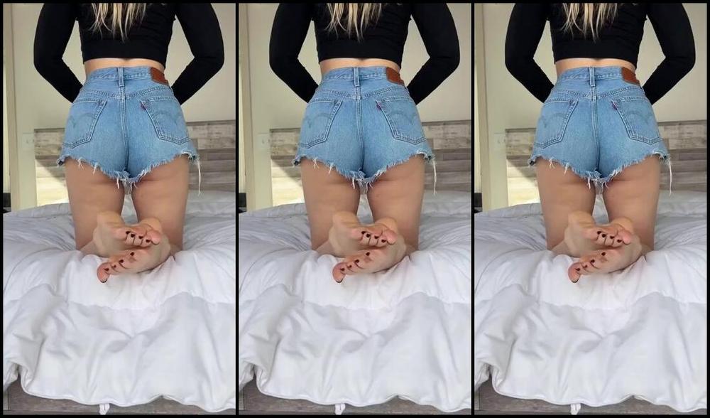 Cassidy Heat Feet Nicknamed Cassidyheatfeet Onlyfans With Feet And Ass This Hot How Can You Let Me Leave The House Fo