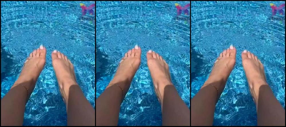 Greek Goddess Li Aka Greekli77 Onlyfans Been Thinking About Hiring A Pool Boy Preferably One With A Foot Fetish 4