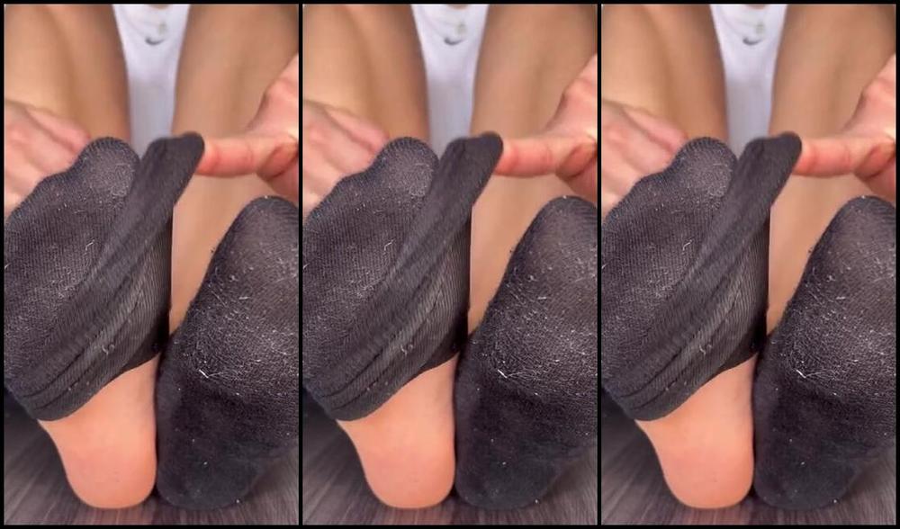 Sarina Jones Nicknamed Sarinajones 08 28 2024 Onlyfans Video Ive Only Worn These Socks For A Few Hours But Theres A Lot Of Lint On