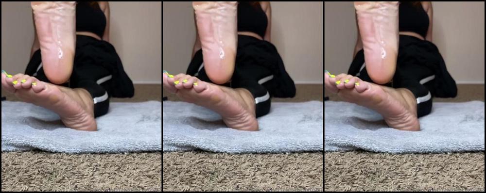 Foot Fetish Blonde Nicknamed Fetishblonde Onlyfans Oily Soles Wrinkles And Toe Wiggles