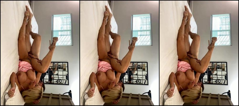 368-nybisexcouple-210720