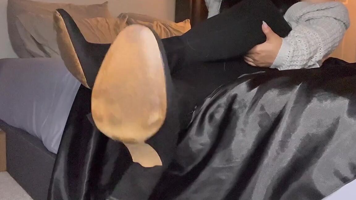 Goddessjvu Onlyfans Wearing Boots With No Socks Mmm Delicious