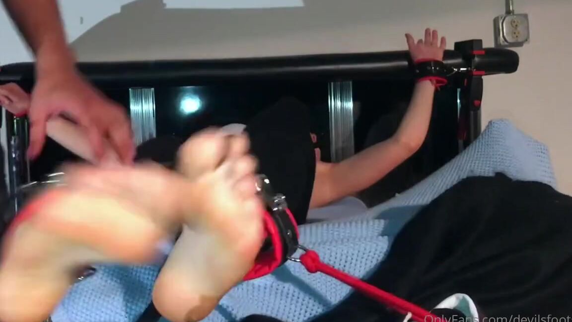 Devilsfootstool Onlyfans Anas Tickle Challenge