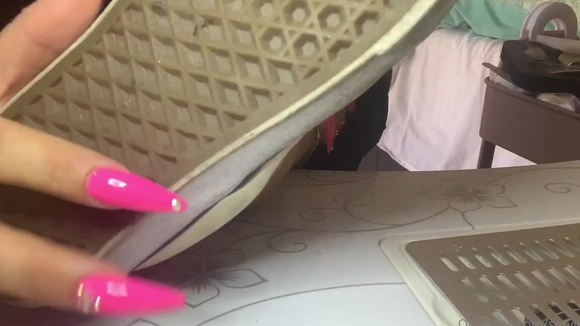 Servingbarefeet Aka Servingfet Onlyfans Sniff Me Dillon I Know How Bad U Wanna