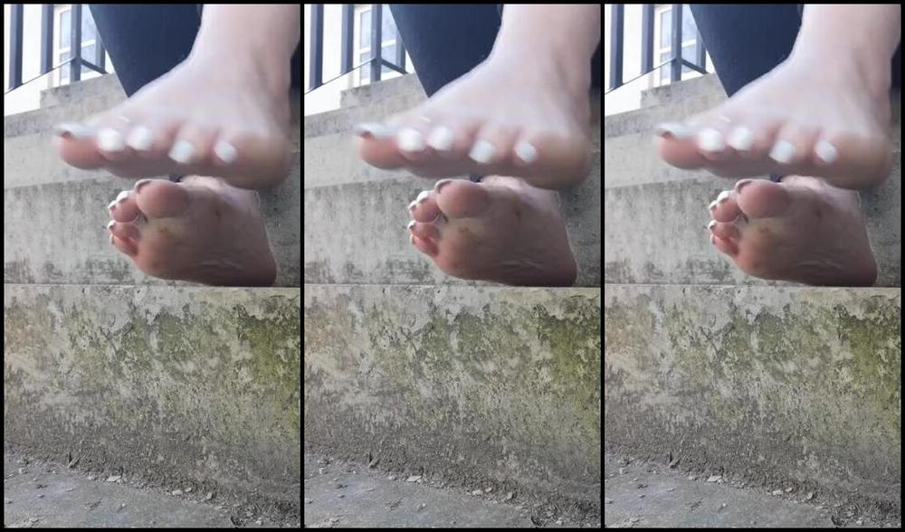 Ktp Nicknamed Keepthemprettyx Foot Fetish 03 30 2021 Onlyfans Video Morning Toe Stretches Outside
