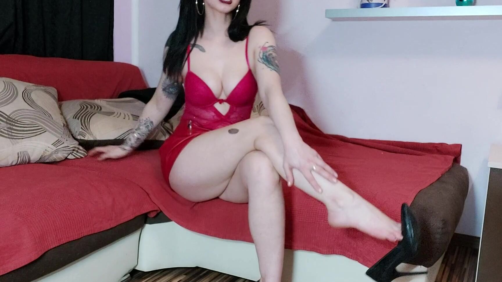 Moneygoddesss Stronger Than James Bond