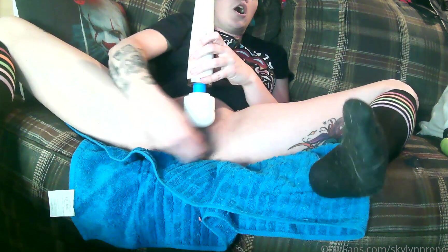 Skylynnrenegade Oh Look Its My Very First Time Using My Favorite Toy Combo My Wand And Glass Princess Dil