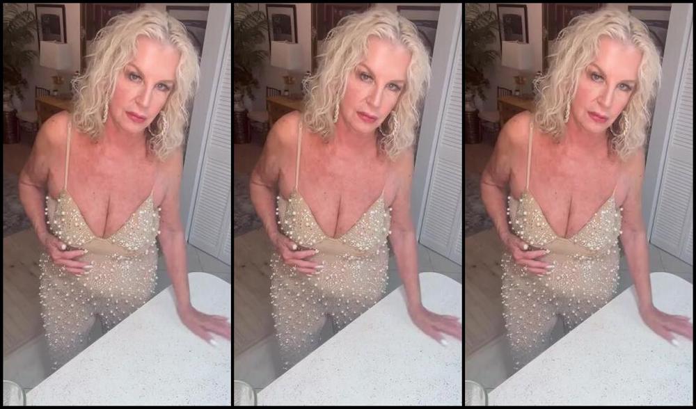 Avb Gilfgoddess Vip Nicknamed Avbgilfgoddess 08 28 2024 Onlyfans Video Making A Bellini And Modeling A New Outfit For You