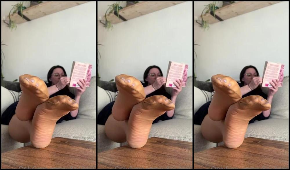 Mimisfeet1 Aka U81134601 Onlyfans Ignoring And Teasing You With My Smelly Nylon Feet