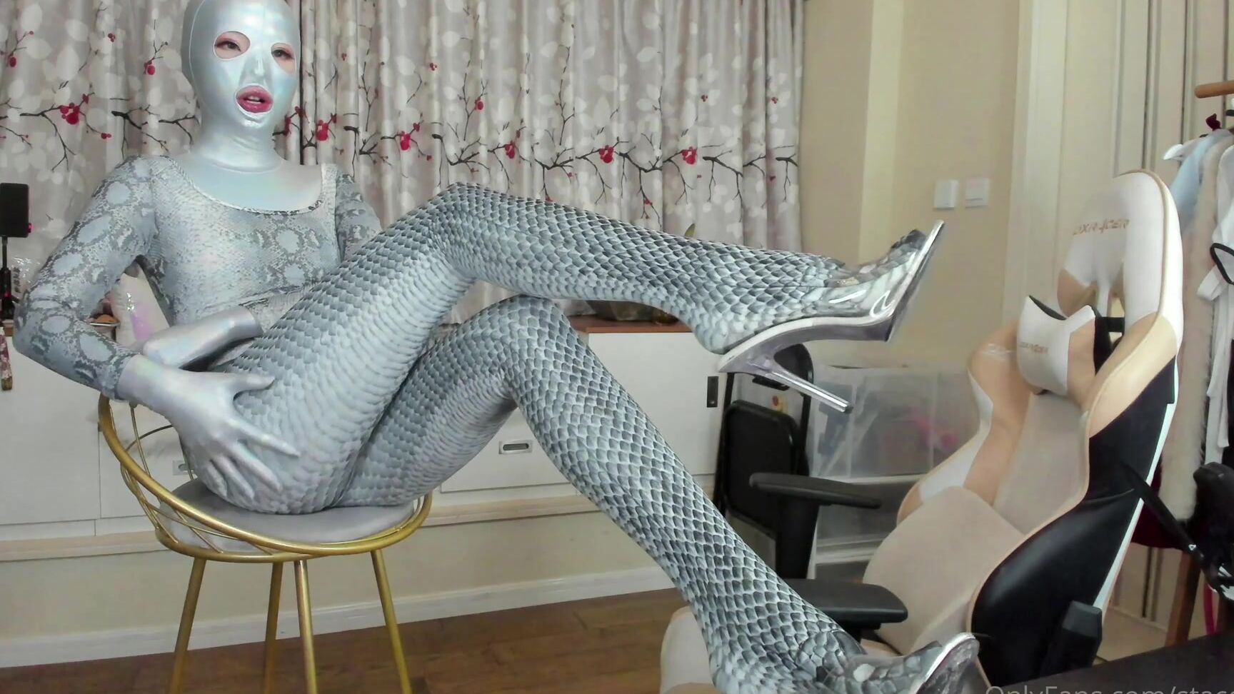 staceyxixi 24 01 2022 2339892313 how about this shining zentai with snakeskin grain one piece Onlyfans