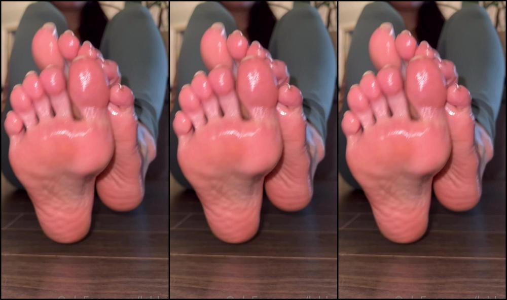 Lehlani Oiled Up My Soles After Yoga Class So Much Good Stretching My Body Feels Amazing And I W