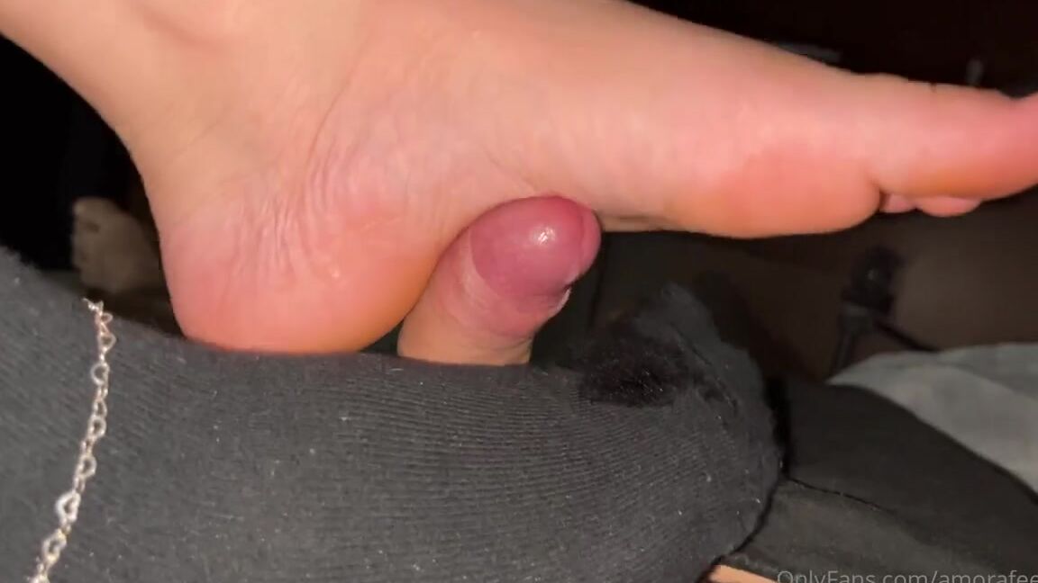Pezinhos Da Amora Aka Amorafeetofc Onlyfans Some Different For You Can You Imagine The Feeling Of My Feet In Socks Rubbing Your Cock But Was