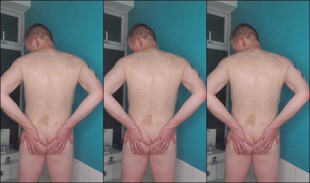 Tomtompics Another Video Of Me Getting Horny With My Body Covered In Baby Oil Check Out The Other