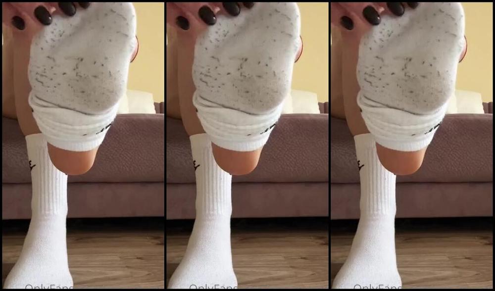 Mistresanna Onlyfans Worship My Feet The Socks Smell Just Like You Love Them Lw