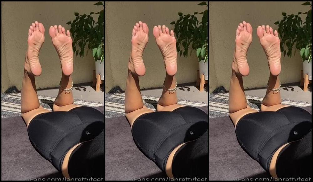 Laprettyfeet4 Nicknamed Laprettyfeet4 Onlyfans Hm I See A Few Neighbors Are Watching