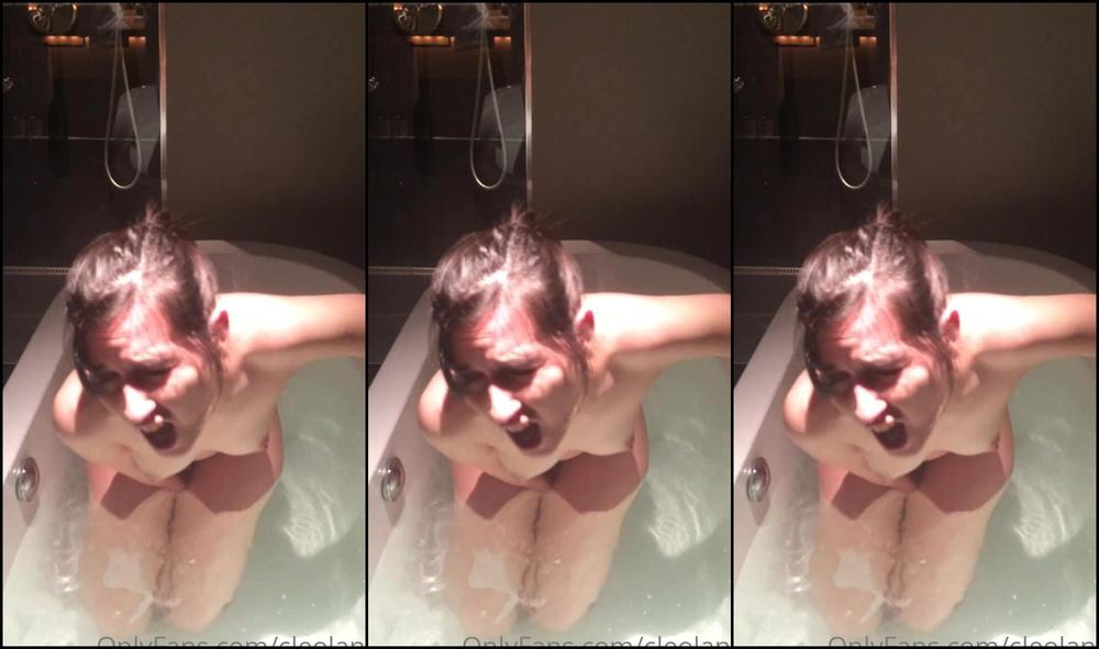 cleolane-28-02-2021-2043470467-i-made-this-video-at-a-hotel-room-in-norway...-this-video-will-be-deleted-i-wanted-to-pos