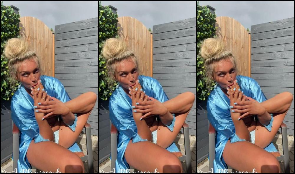 Littlemisssole Do You Like My New Pedi My Toes Taste Fantastic I Had To Be Careful Doing This Didn T