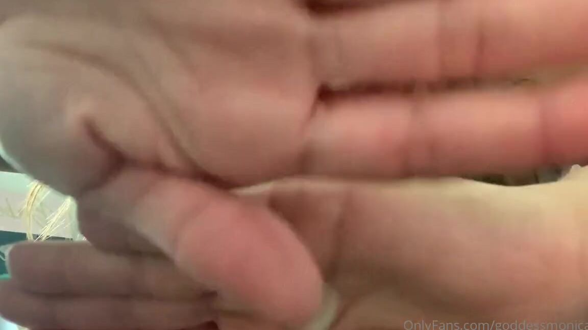 Goddessmonica00W Onlyfans Hand Over Mouth2P