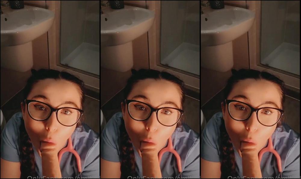 emilyhill-30-06-2021-2150368828-bathroom-blowjob