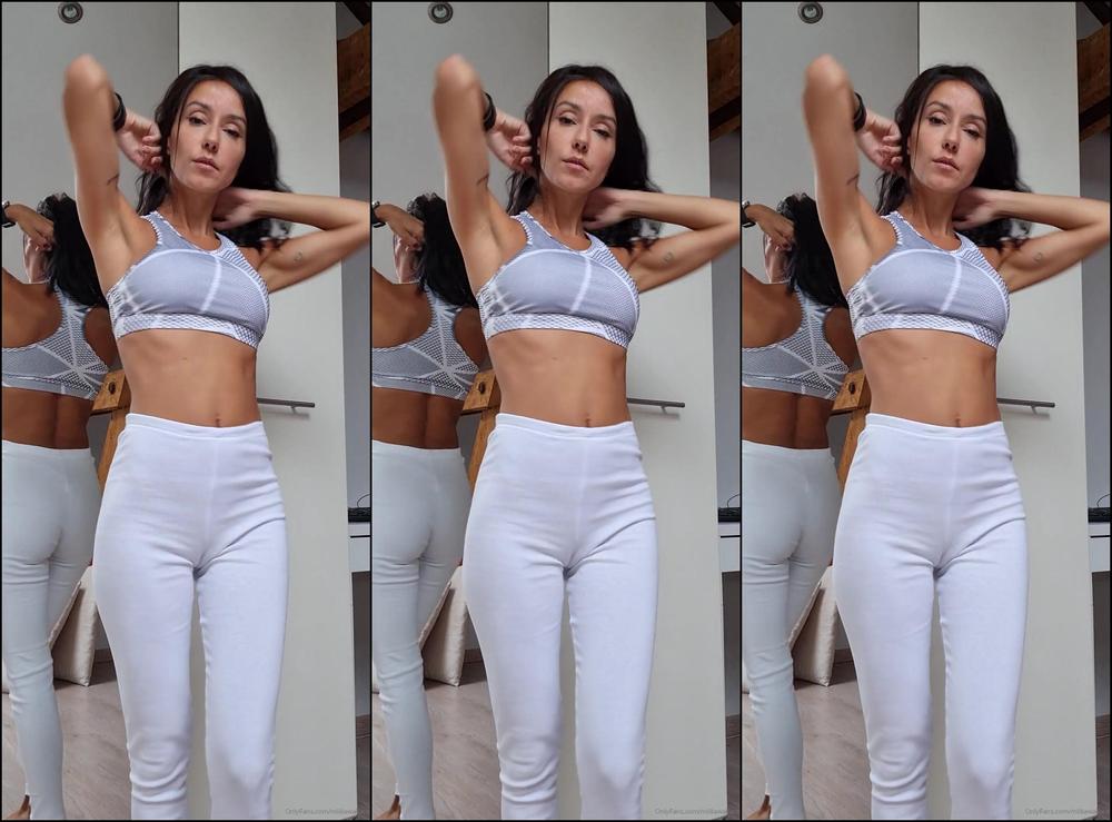 mw-premium-01-07-2020-487470999-stretching-can-you-help-me