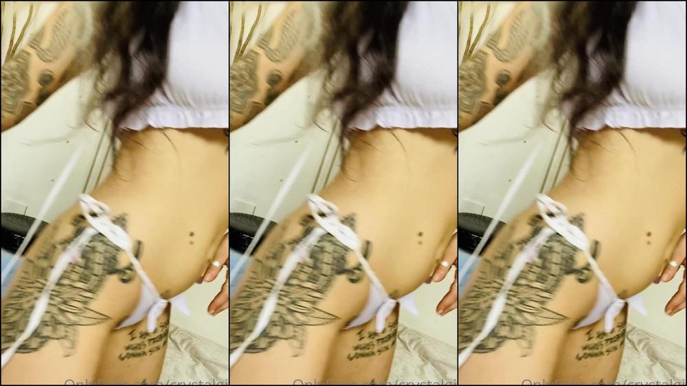 crystalgirl-17-05-2020-329312972-meow-i-love-this-i-think-i-look-good-in-white-and-a-kitty